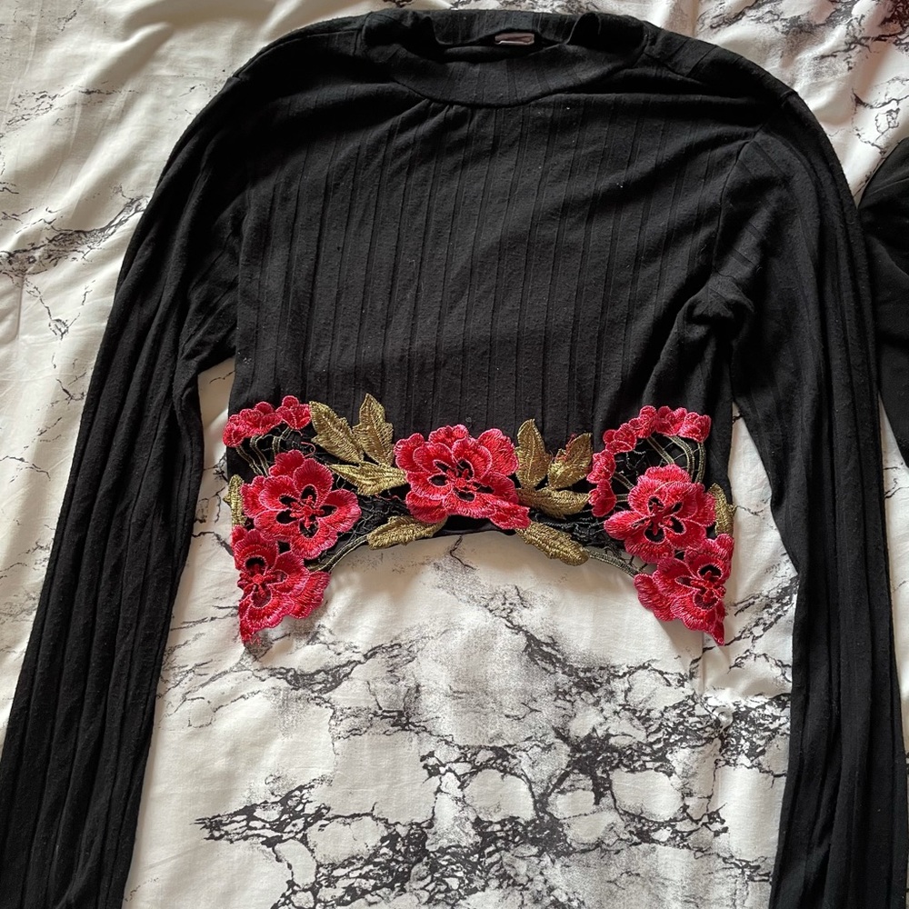 Long sleeve crop top